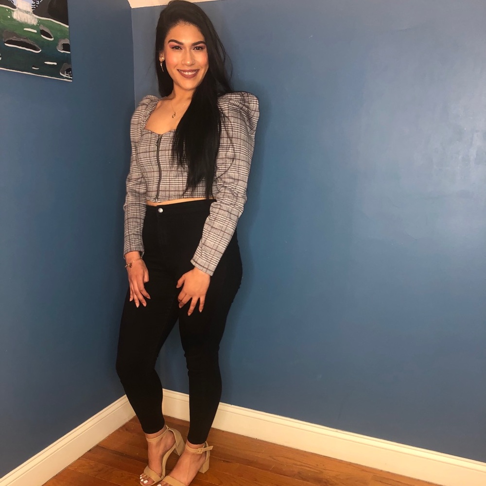 Meet your seller 💕🎀👗👠😊